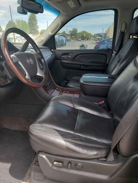 Photo 3 of 7 of 2007 Cadillac Escalade ESV Base